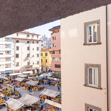 Piazza Cavallotti & Mercato Centrale Apartment! 利沃诺 外观 照片