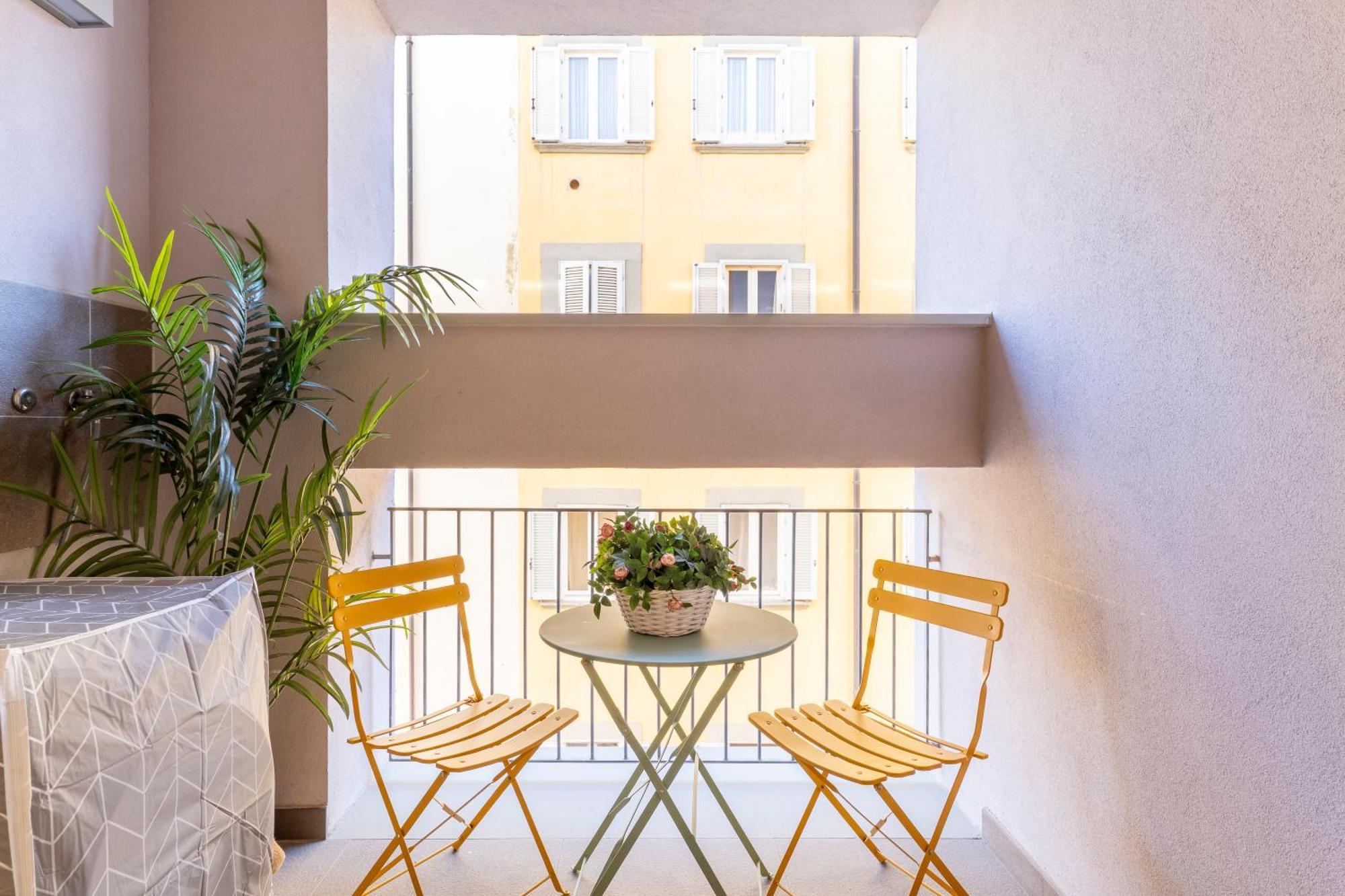 Piazza Cavallotti & Mercato Centrale Apartment! 利沃诺 外观 照片